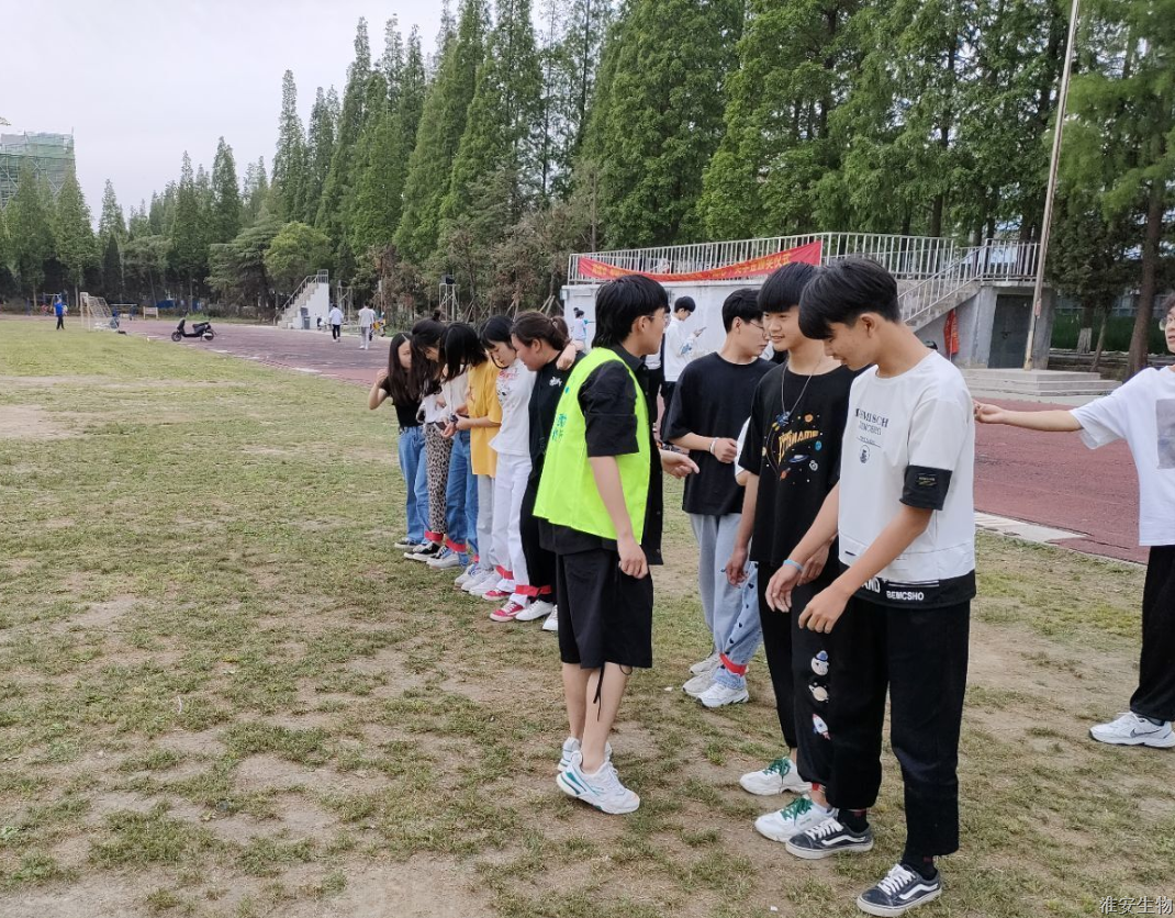 6 两人三足.png 6 两人三足.png