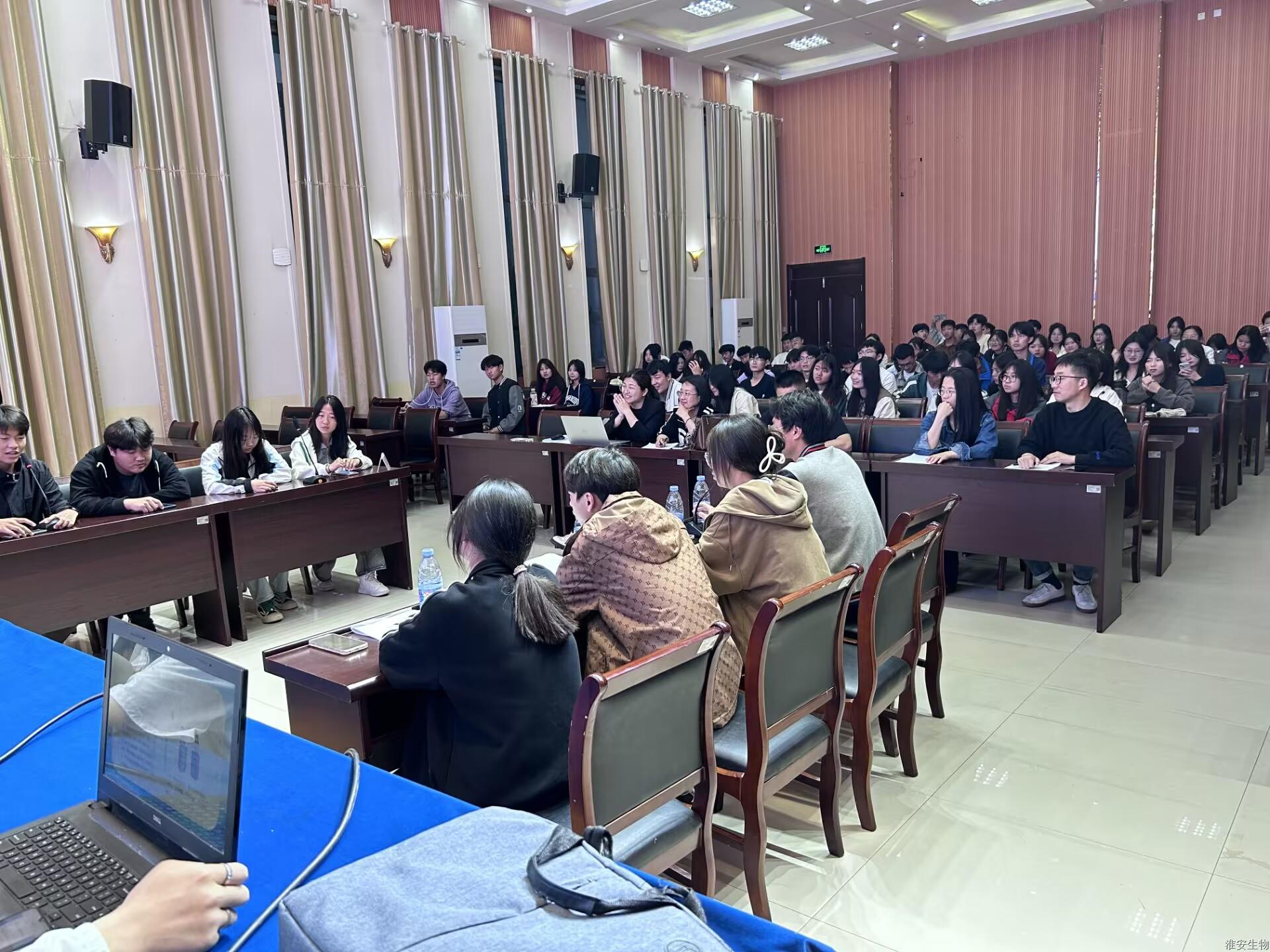 辩论赛照片3.jpg 辩论赛照片3.jpg