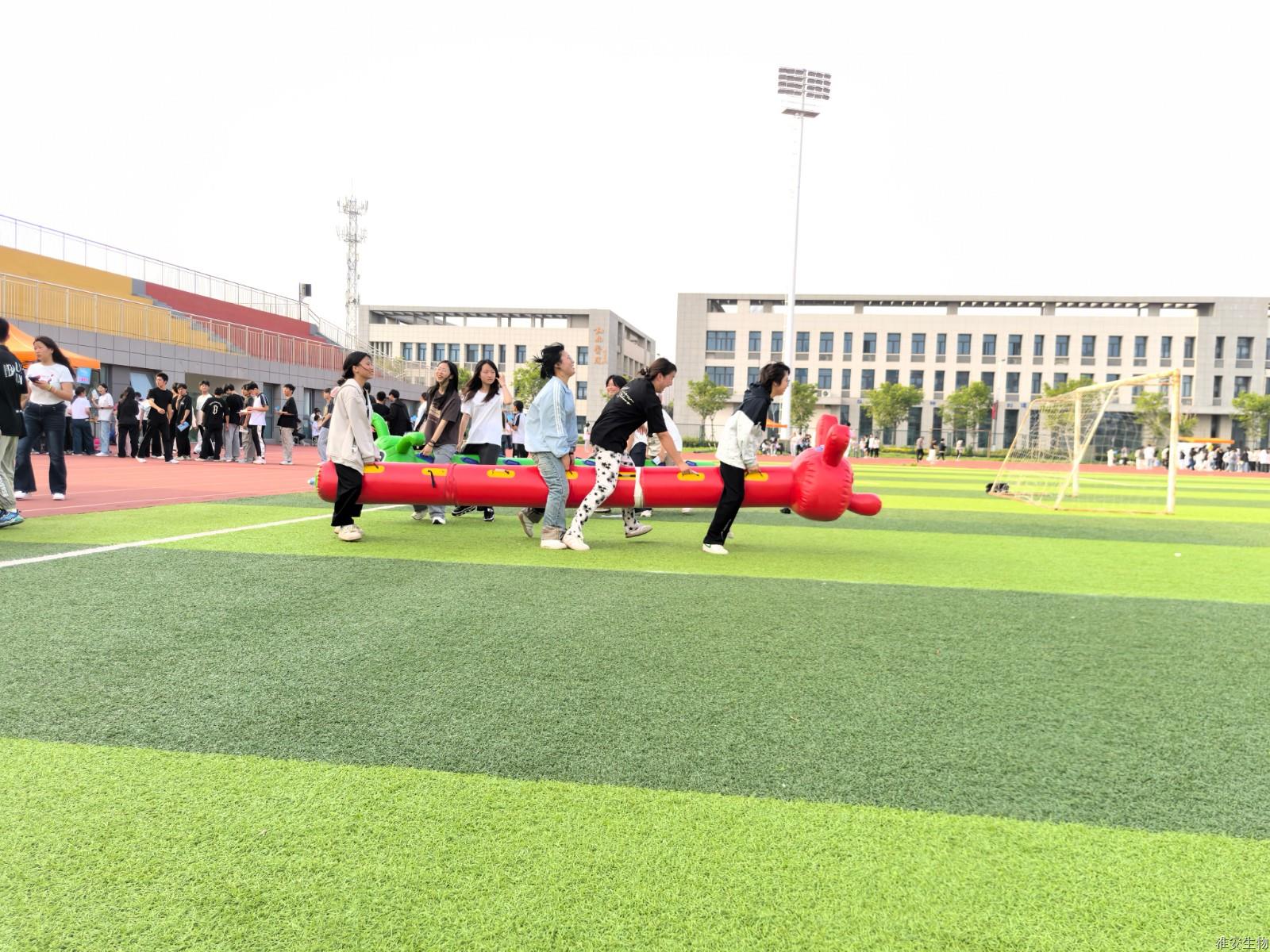 新操场 旱地龙舟1.jpg