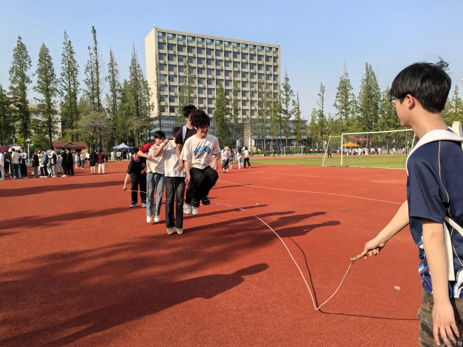 老操场 跳长绳1分钟.jpg