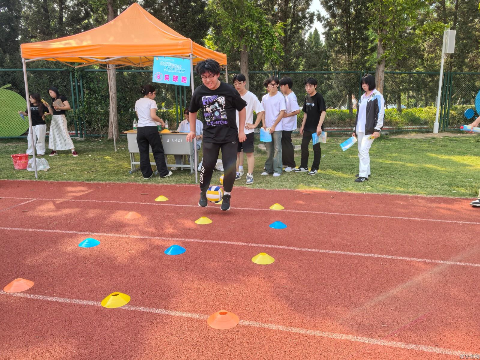 老操场 夹球跑9.jpg