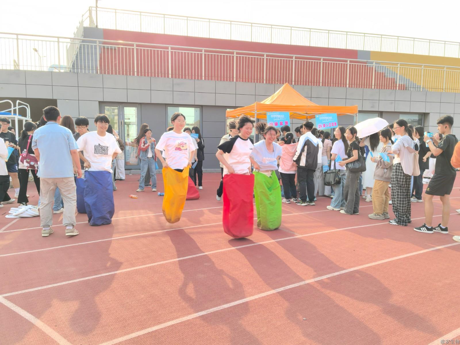 新操场 袋鼠跳4.jpg