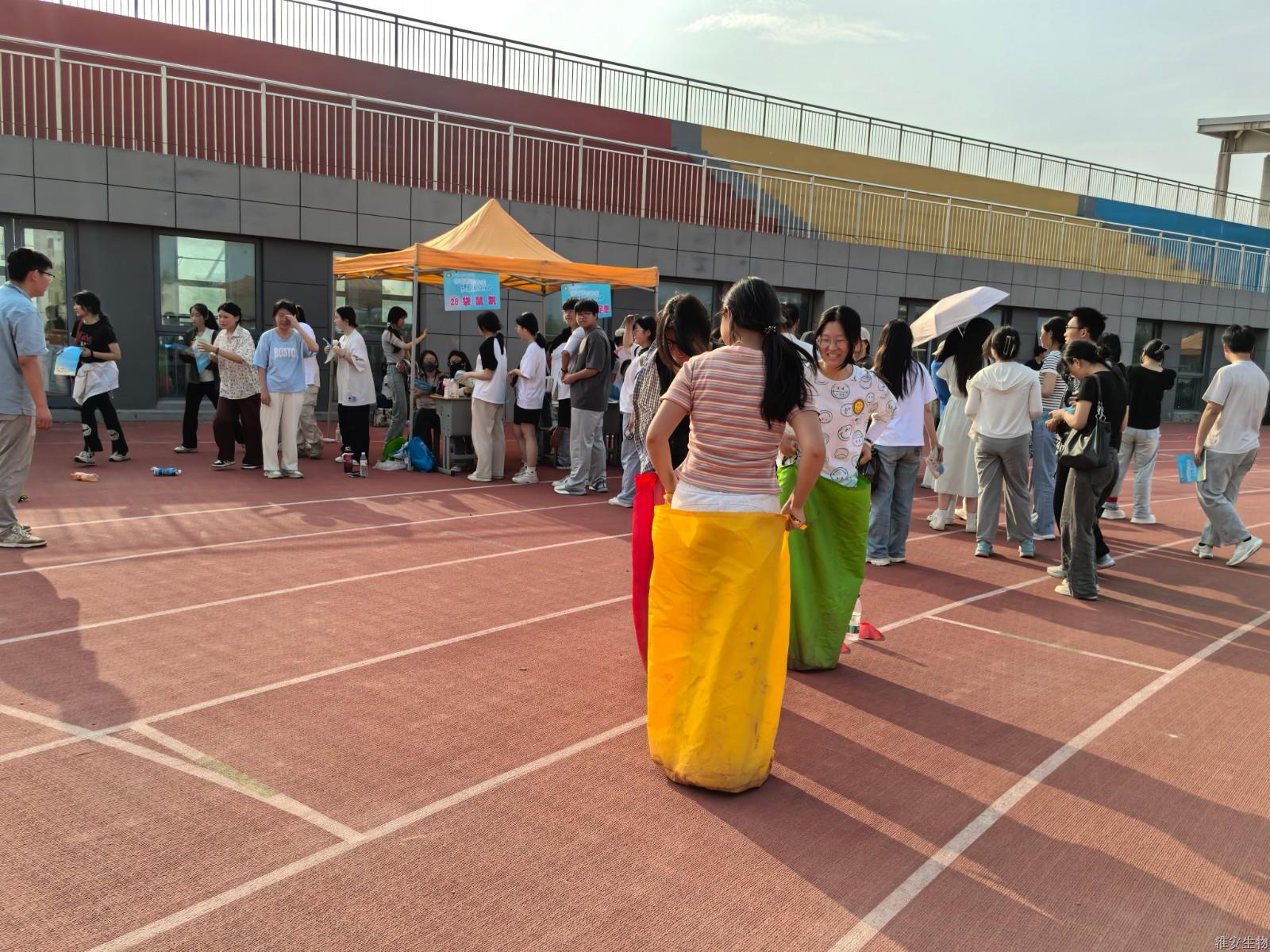 新操场 袋鼠跳2.jpg