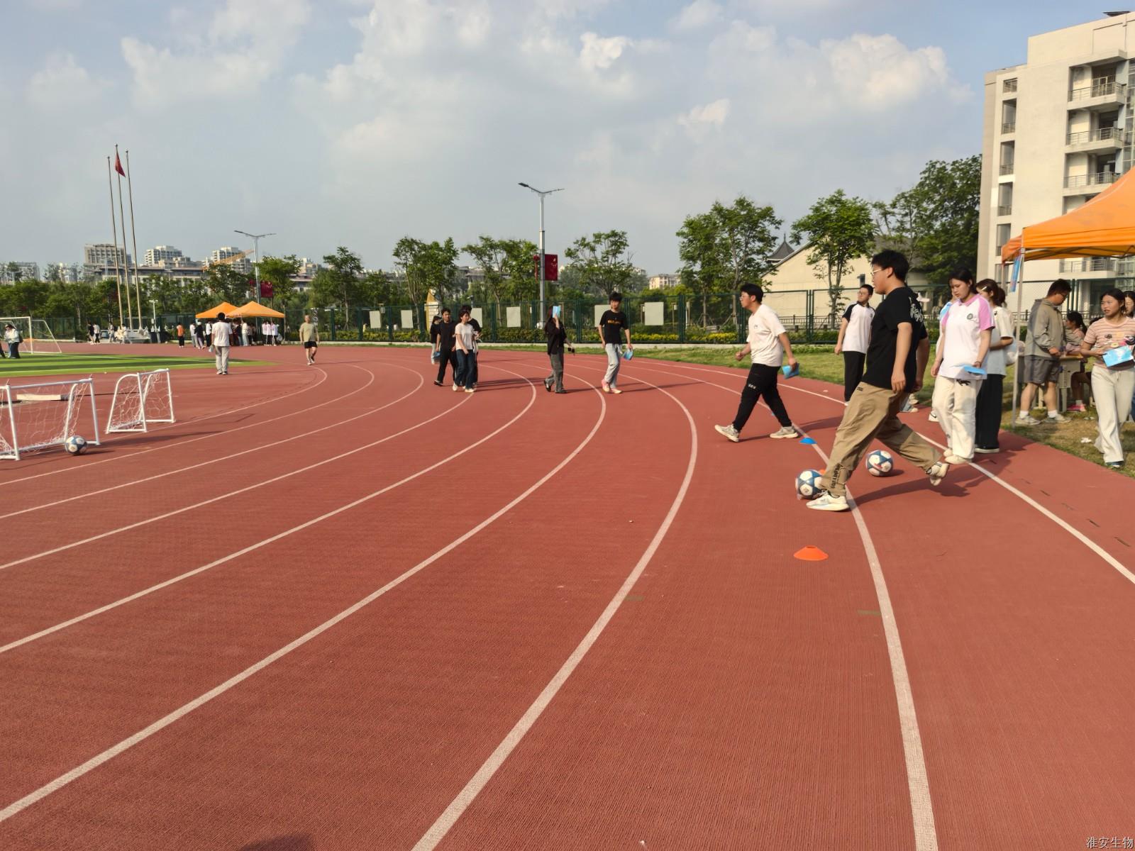 新操场 足球射门2.jpg