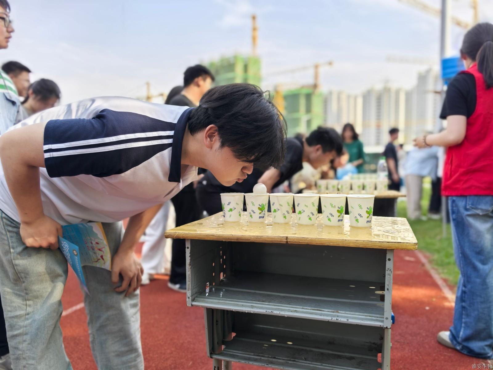 老操场 吹乒乓球.jpg